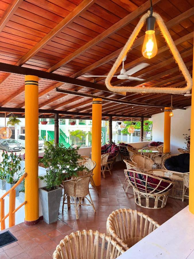 Hummus Hostel Hikkaduwa Exterior photo