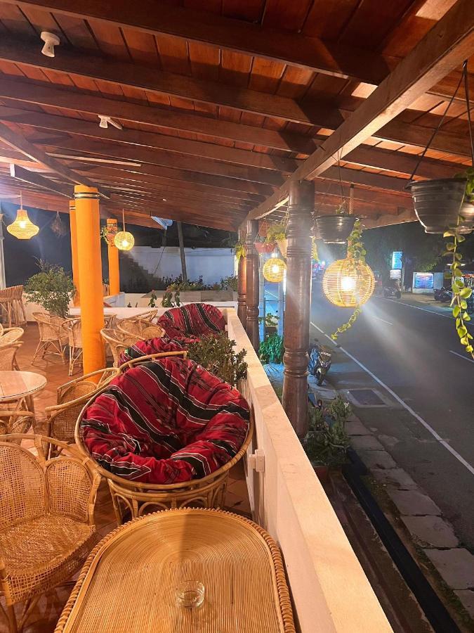 Hummus Hostel Hikkaduwa Exterior photo