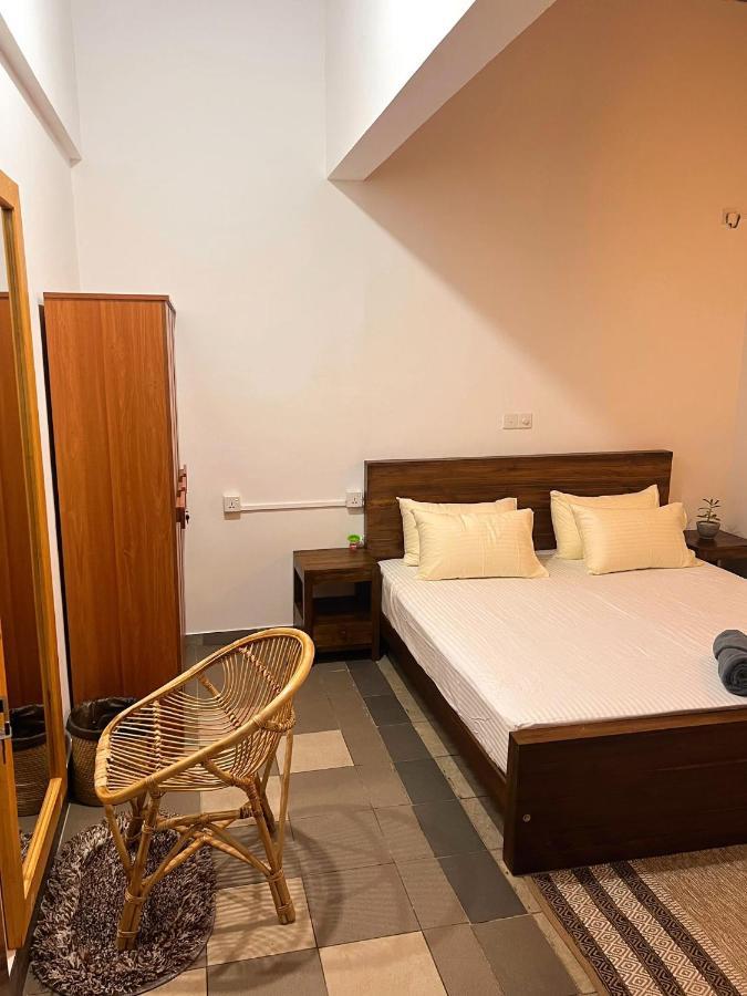 Hummus Hostel Hikkaduwa Exterior photo