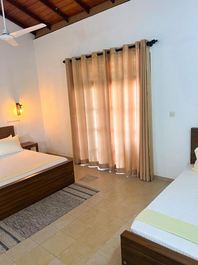 Hummus Hostel Hikkaduwa Exterior photo