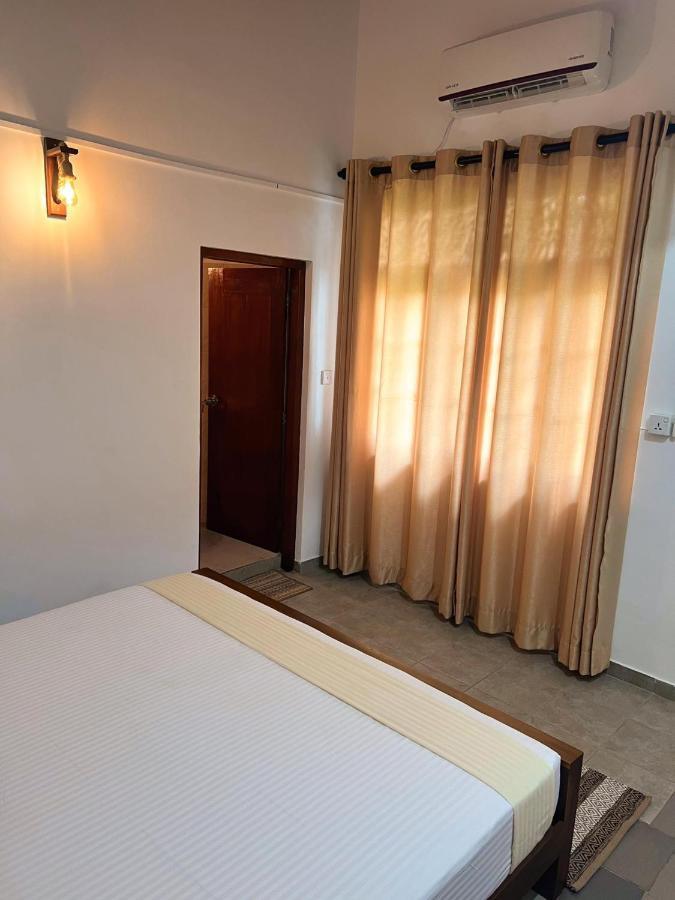 Hummus Hostel Hikkaduwa Exterior photo