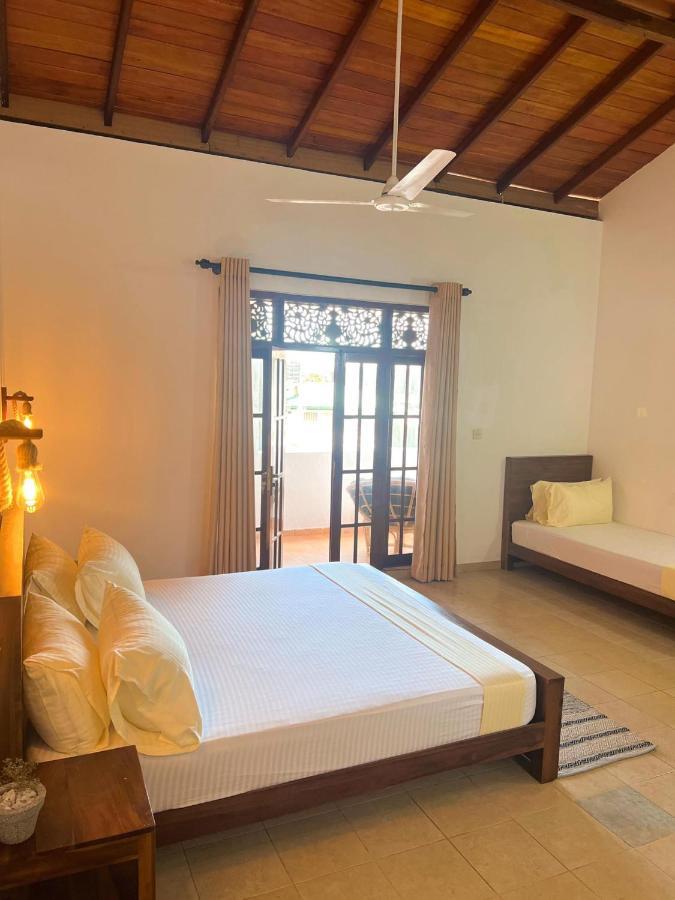 Hummus Hostel Hikkaduwa Exterior photo