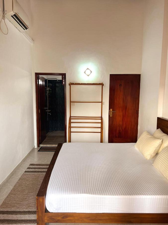 Hummus Hostel Hikkaduwa Exterior photo