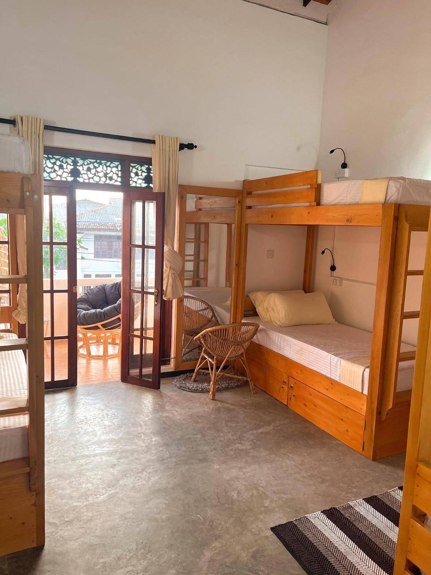 Hummus Hostel Hikkaduwa Exterior photo