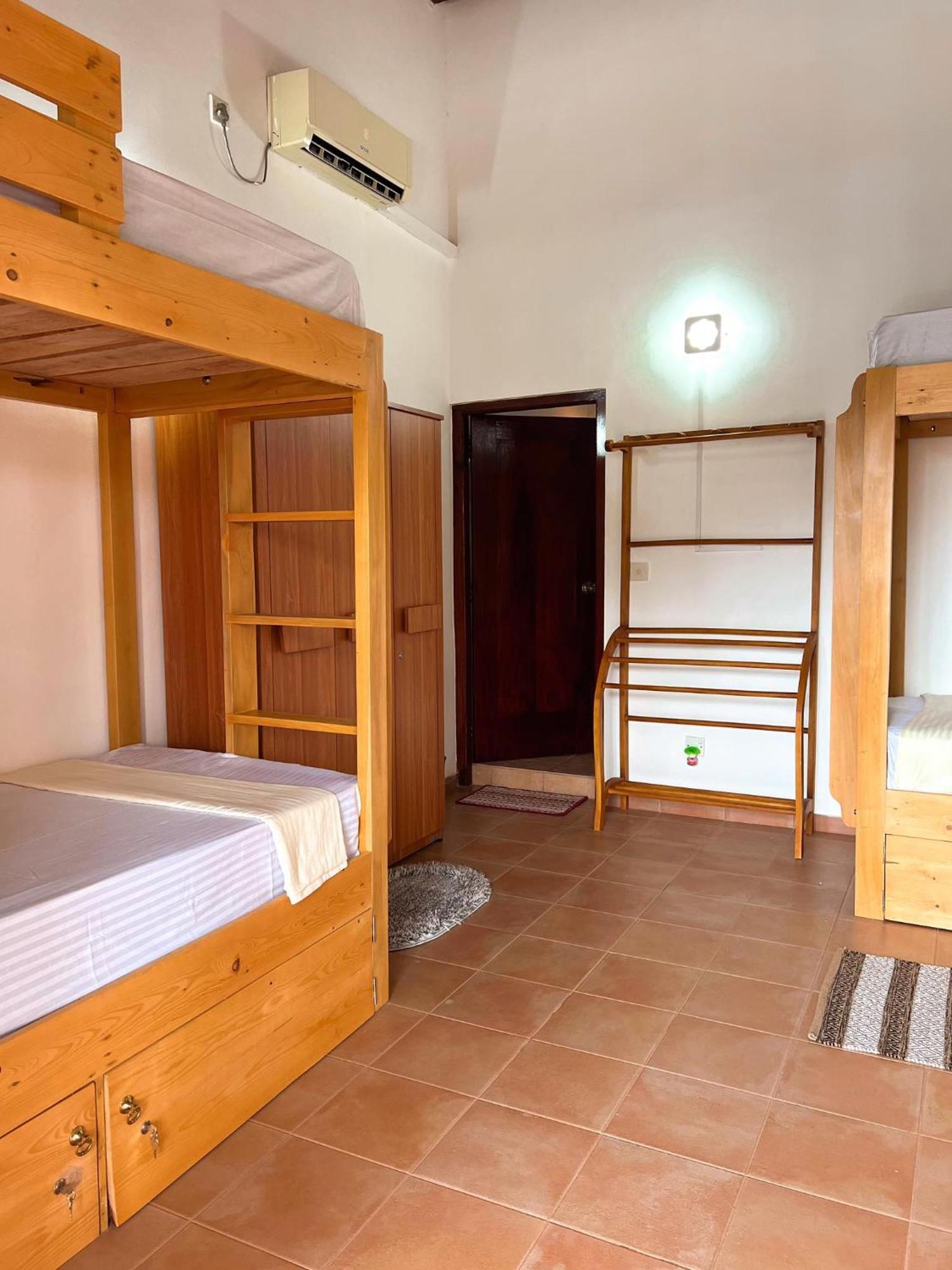 Hummus Hostel Hikkaduwa Exterior photo
