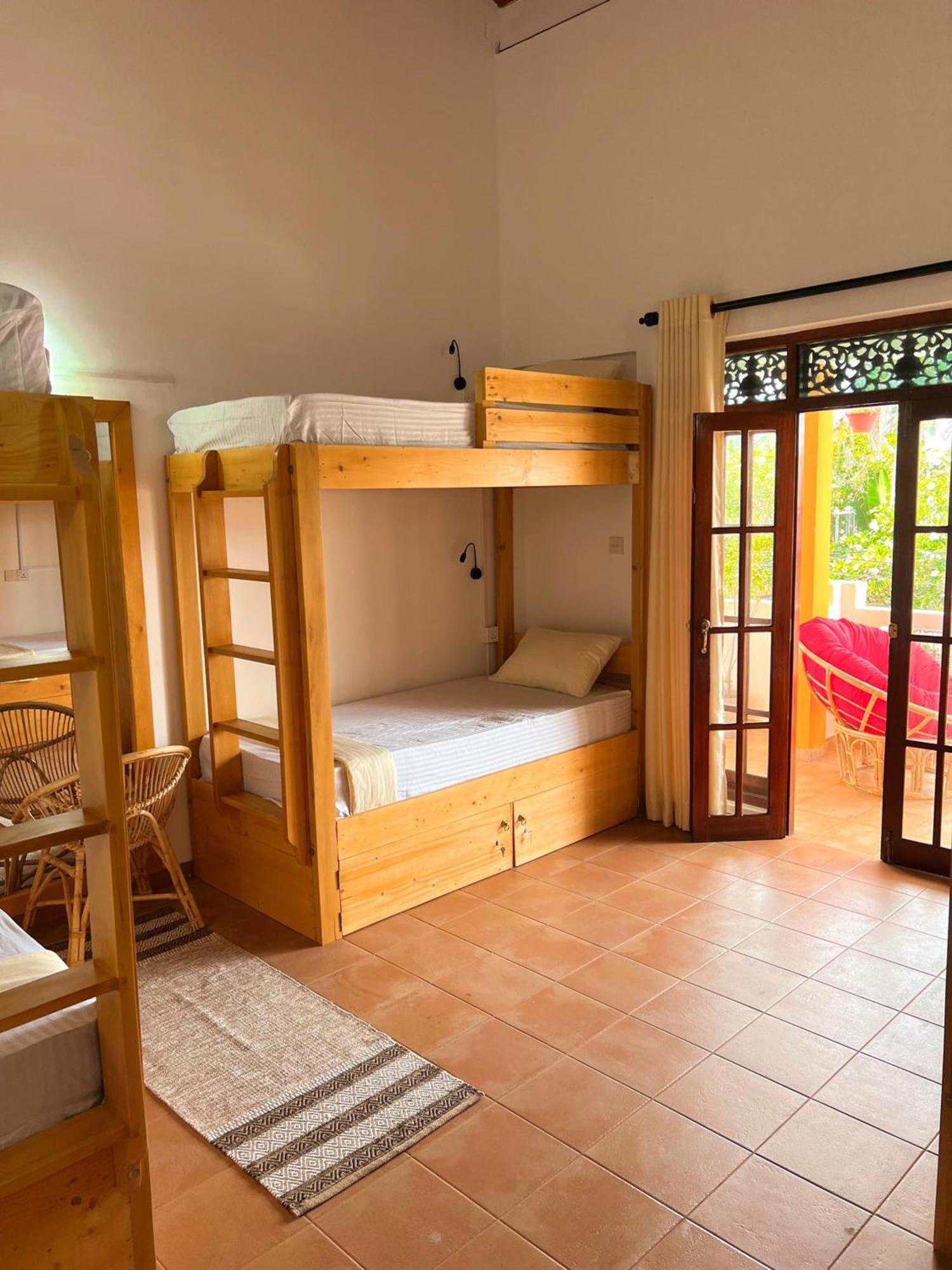 Hummus Hostel Hikkaduwa Exterior photo
