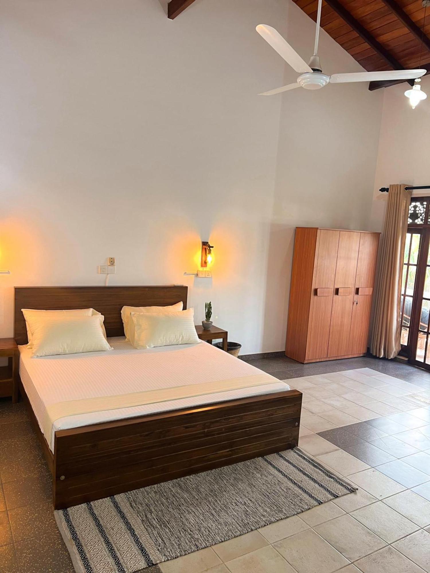 Hummus Hostel Hikkaduwa Exterior photo
