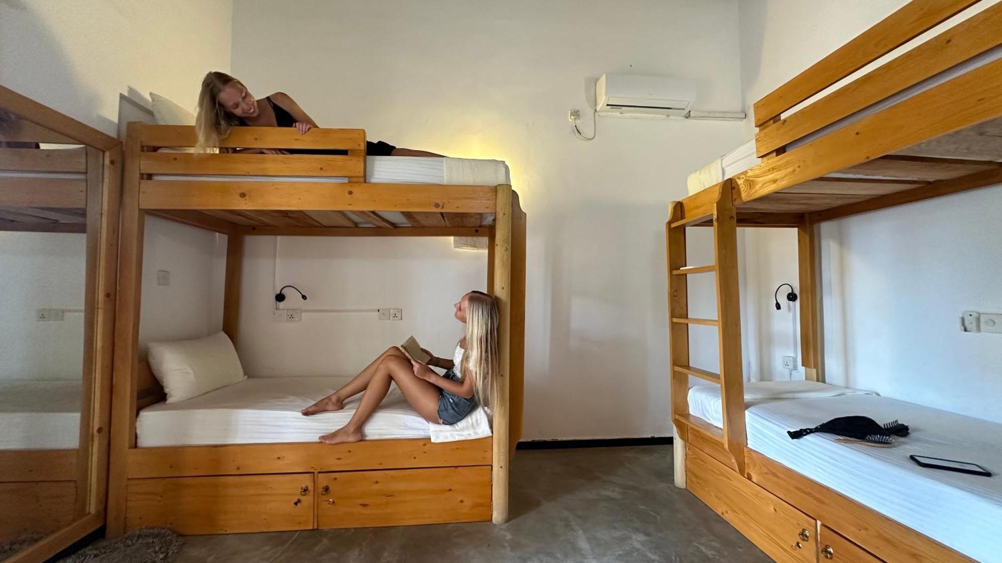 Hummus Hostel Hikkaduwa Exterior photo