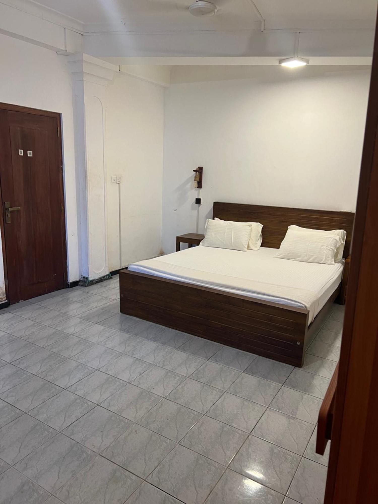 Hummus Hostel Hikkaduwa Exterior photo