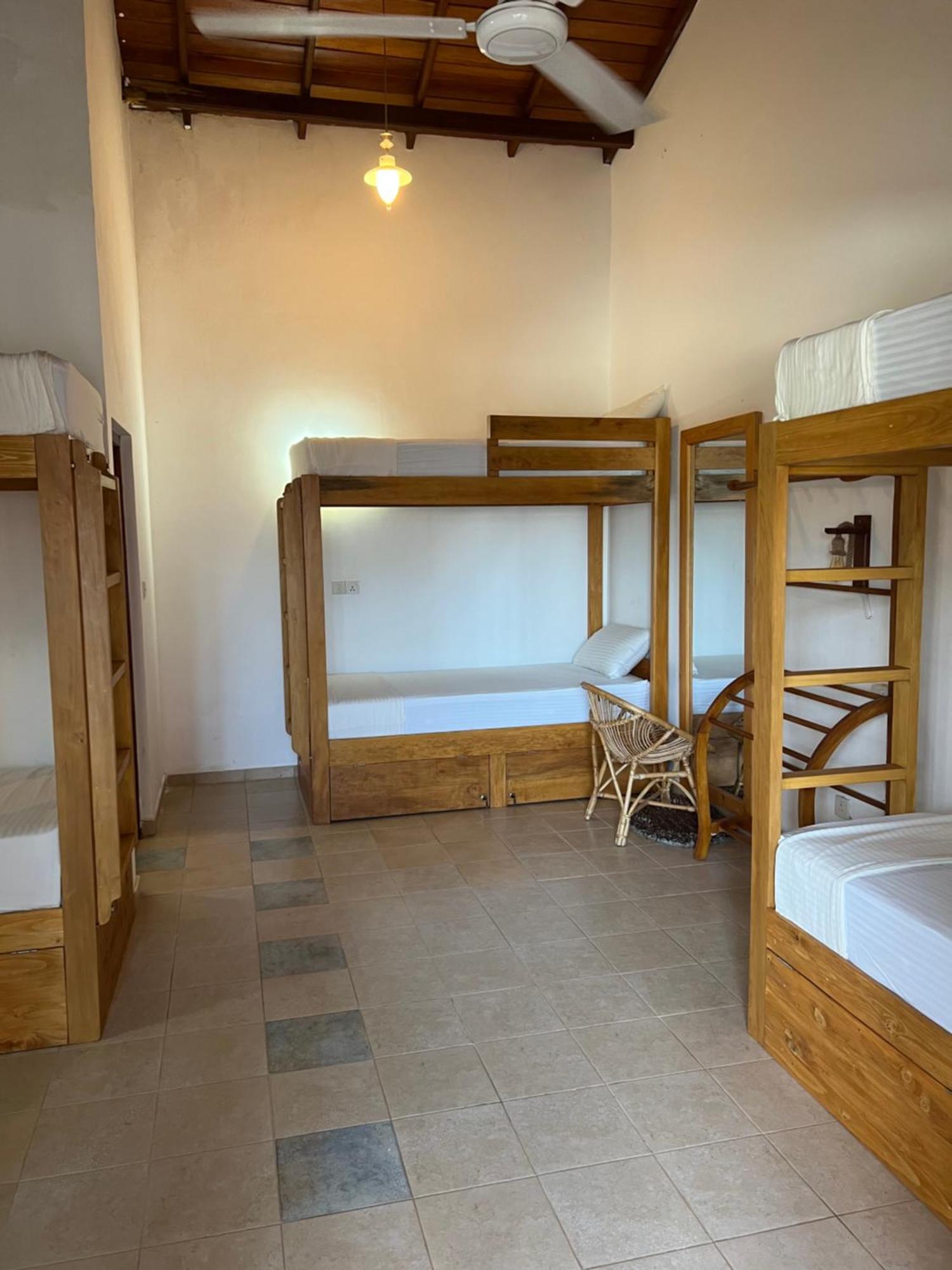 Hummus Hostel Hikkaduwa Exterior photo
