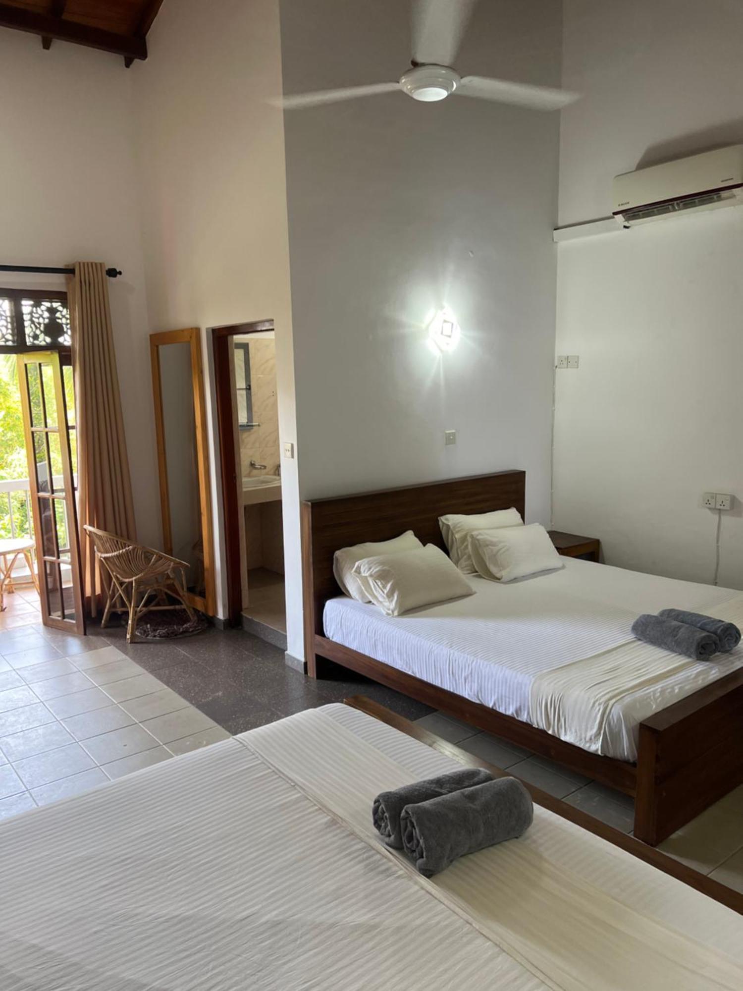 Hummus Hostel Hikkaduwa Exterior photo