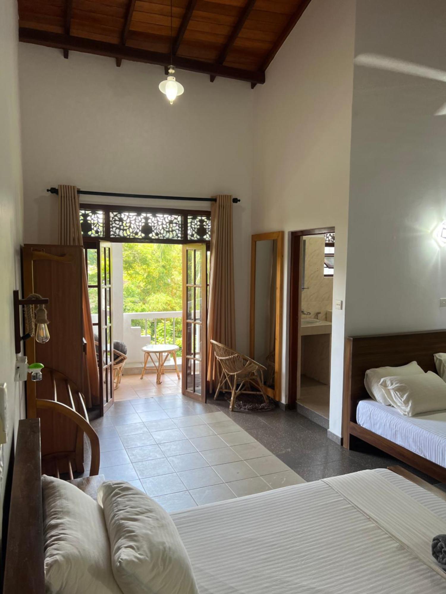 Hummus Hostel Hikkaduwa Exterior photo
